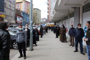 Erzurum’da Ramazan öncesi ucuz et kuyruğu