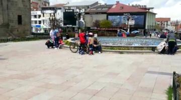 Erzurum da çocukların paten ve bisiklet keyfi