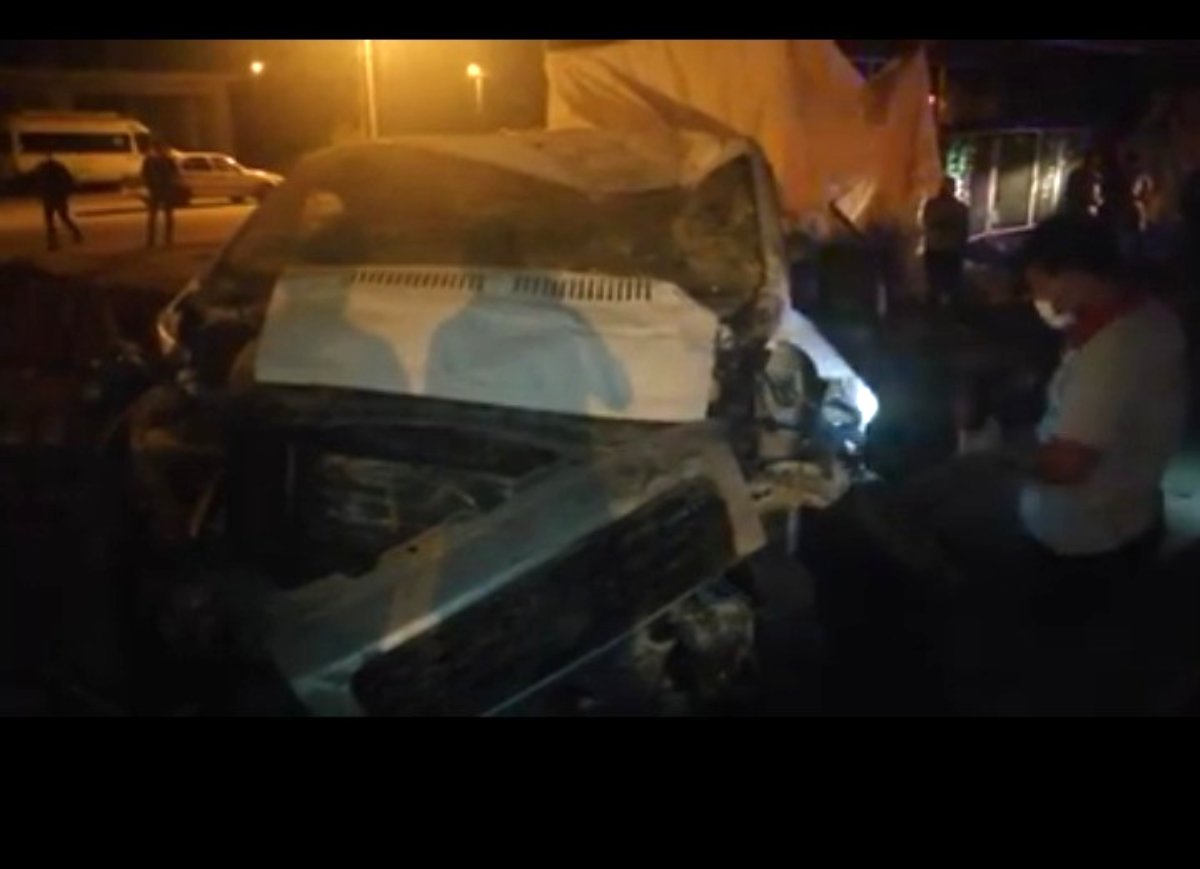 Iğdır da filyasyon ekibinin taşındığı minibüs kaza yaptı: 3 yaralı