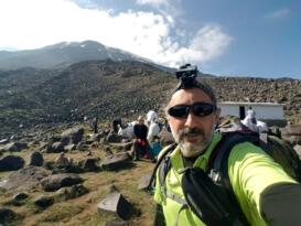 Ağrı Dağı nın zirvesinde 3 gün 2 gece kalan Dağcı, Türkiye nin 81 farklı zirvesine tırmanacak