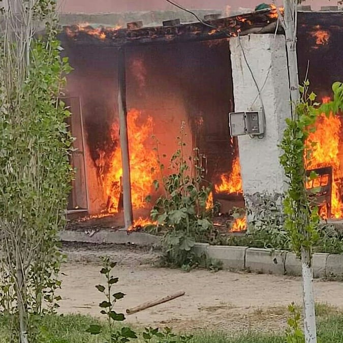 Iğdır Hasanhan köyünde çıkan yangında 1 ev kül oldu