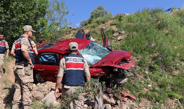 Erzurum’da otomobil devrildi: 2 ölü, 3 yaralı