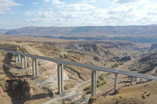 Kars-Erzurum arasındaki Taşlı Güney-2 Viyadüğü hizmete açıldı