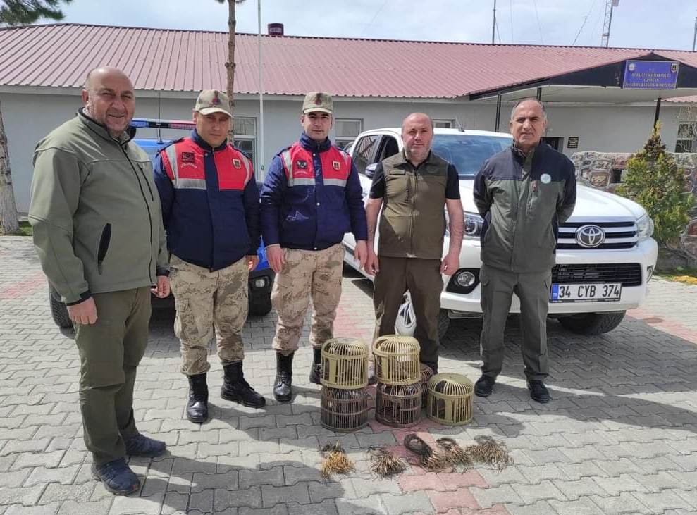Van’da 4 kafes avcısı Jandarmaya takıldı